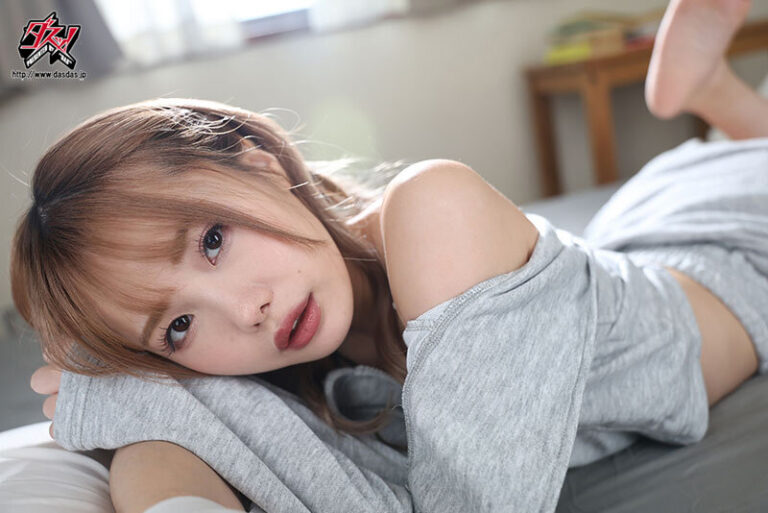 【VR】朝起きたら隣に松本いちか。再会した初恋相手はAV女優になってたけど、変わらぬ笑顔が好きすぎて。数年越しの想いを伝えた僕らは1日中いちゃハメ中出ししまくった。8K VR