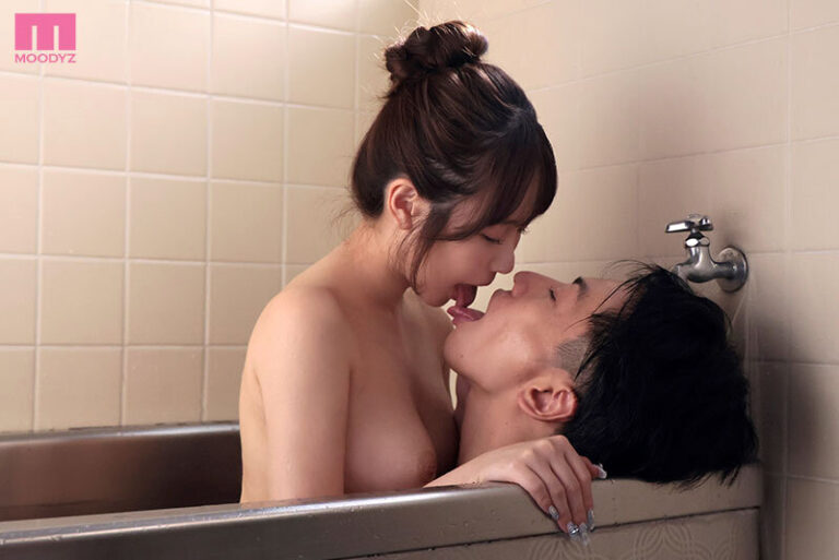生徒に合鍵を渡してしまった担任教師の僕と夏休みの間中出ししまくった禁断同棲生活 小野六花
