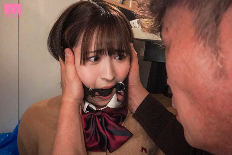 「りっかちゃんに彼氏が出来たなんて…」 10年分の片思いが爆発する隣人の異常性欲オヤジが媚薬でキメセク監禁 ゴミ部屋で汗だく失禁いいなり同棲させられた3日間 小野六花